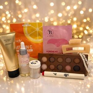 NYX Dreamcatcher Eyeshadow Palette & Beauty Essentials